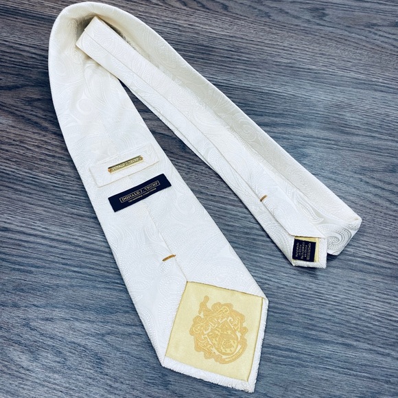 Donald Trump Solid White Paisley Silk Tie - Picture 3 of 6